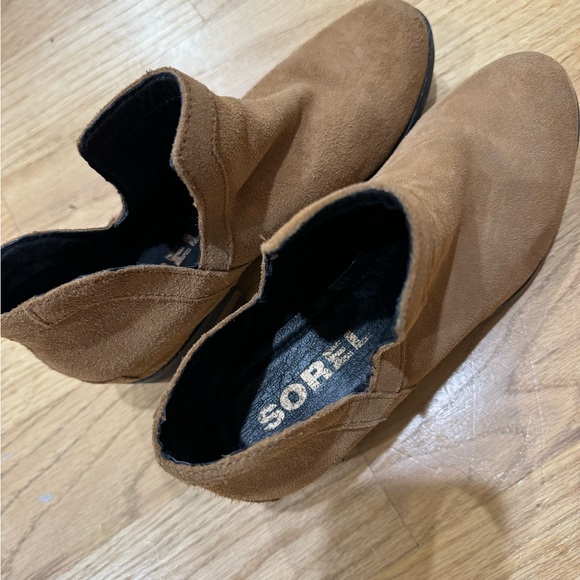 Sorel Lolla Suede Cut Out Ankle Boots - Picture 2 of 4